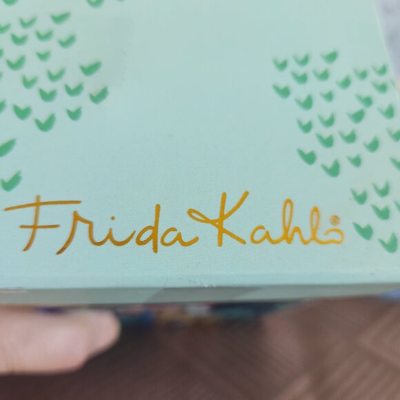 Frida Kahlo Gift Ceramic Coffee Mug in Box 4" high - Picture 7 of 9